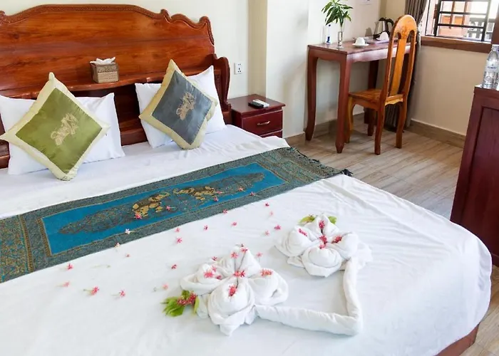 Paradise Hotel 2*